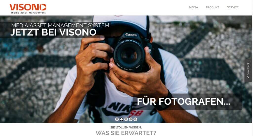 Startseite der VISONO-Website mit Fotograf im Hero-Bild