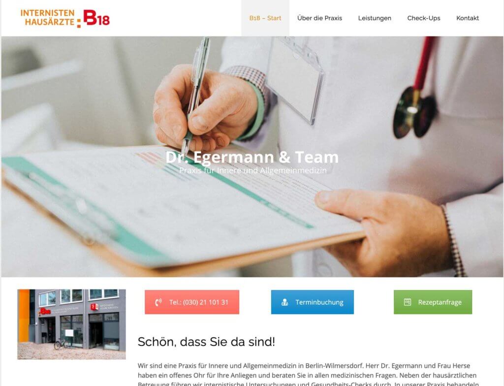 Startseite der Website einer Hausarztpraxis mit Terminbuchung