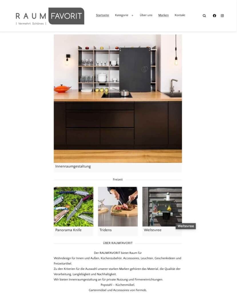 Startseite der Website von RAUMFAVORIT mit Designerküche und Produktkacheln
